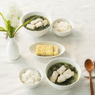 담백 가자미살미역국