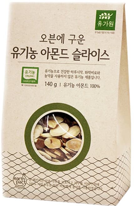 오븐에 구운 유기농 아몬드 슬라이스